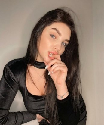 Для тебя, милый, я приготовила самый горячий коктейль страсти и наслаждения. В моих объятиях ты обретешь полное расслабление и максимальное удовлетворение. Мои услуги нацелены на твое блаженство - я профессионально выполняю все твои фантазии и желания. 🔥😈 Нежные ласки, эротический массаж, высокий класс обслуживания в постели. У меня есть отличные отзывы от моих предыдущих партнеров, они всегда хвалят мои способности принести настоящий оргазм. Не забудь взглянуть на мои фото - я гарантирую, что они будут неотразимы! Сделай свою жизнь ярче и приятнее со мной. Жду встречи в Москве! 💋❤️ 10981, 23 года